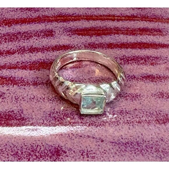 Vintage Sterling Silver Square Cut Ice Blue Topaz Solitaire Ring size 9 - Picture 2 of 7